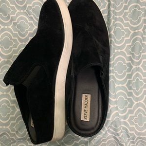 STEVE MADDEN SLIP ON SHOES